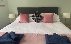 May Cottage - Heart Of Vibrant Village & 10 Mins Walk To Beach