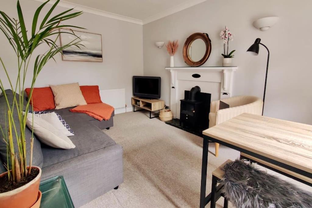 May Cottage - Heart Of Vibrant Village & 10 Mins Walk To Beach Milford on Sea Exterior photo