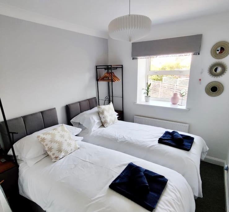 May Cottage - Heart Of Vibrant Village & 10 Mins Walk To Beach Milford on Sea Exterior photo